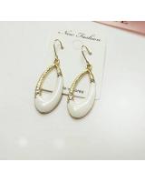 KR-136 Trendy Earring White