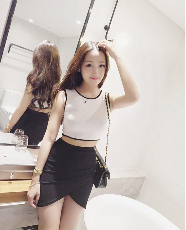 WT7036 Fashion Top and Skirt White (1 Set)