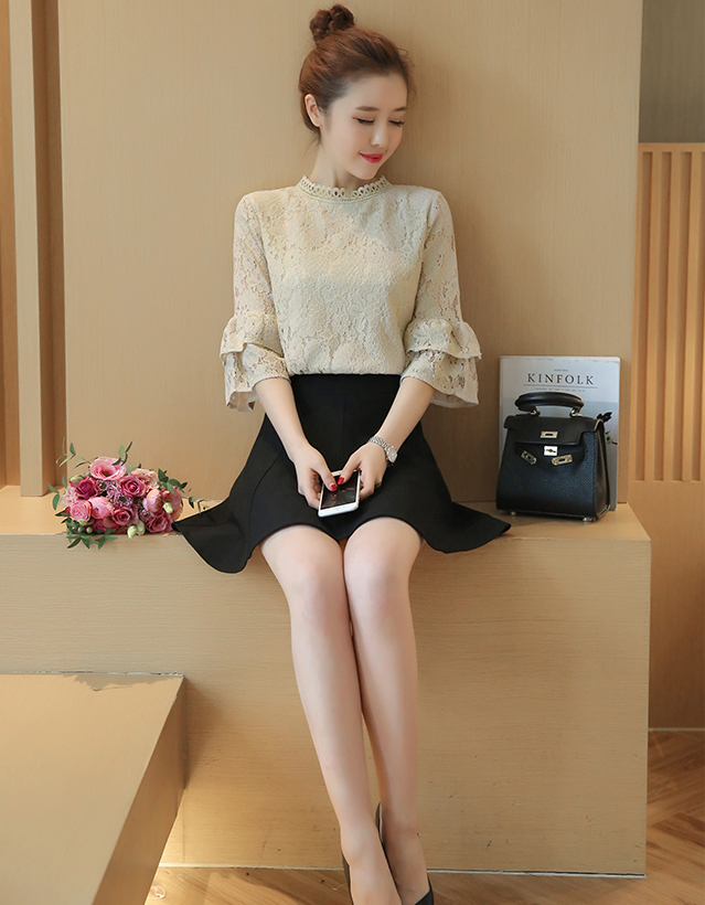 WT7578 Lovely Lace Top Almond