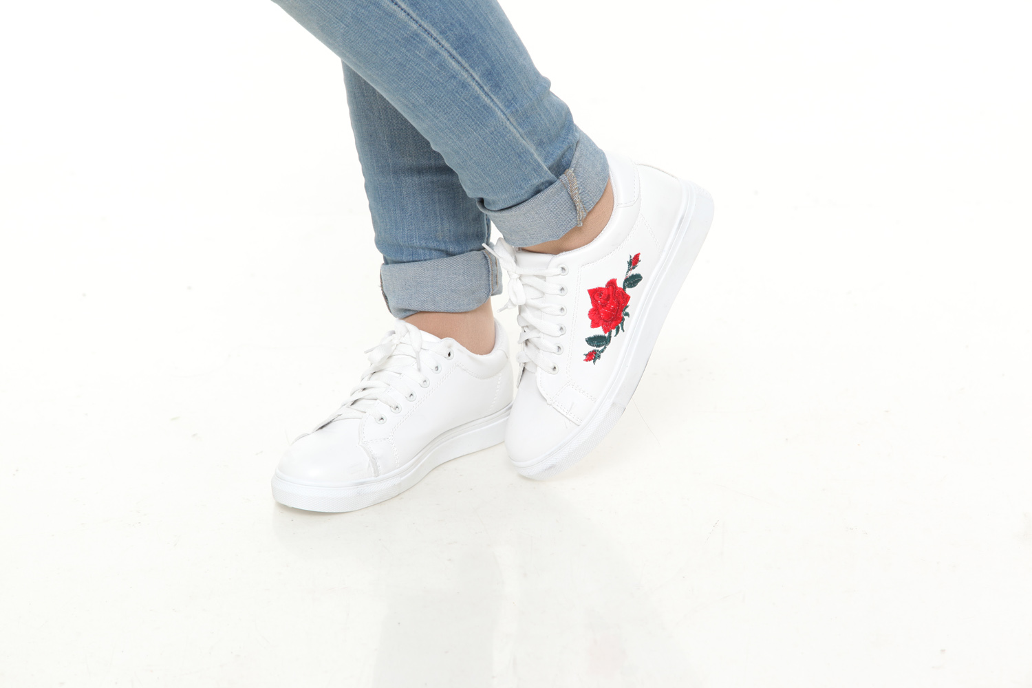 HA032 Roses Printed Trainers White