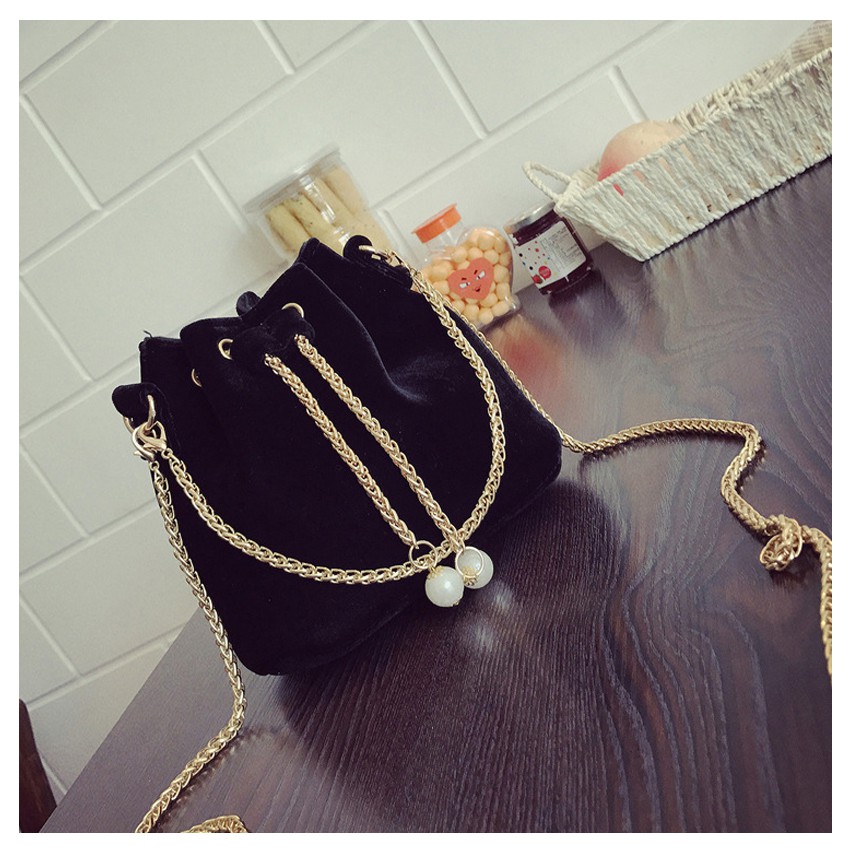 KW80175 Bucket Chain Sling Bag Black