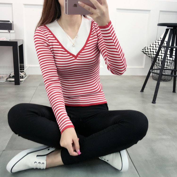 KF510 V-Neck Long Sleeved Top Red