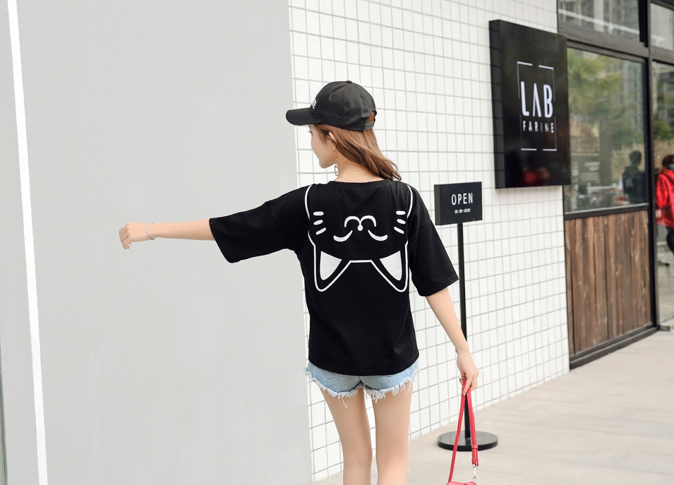 QA-391 Women Casual Graphic Shirt Cat