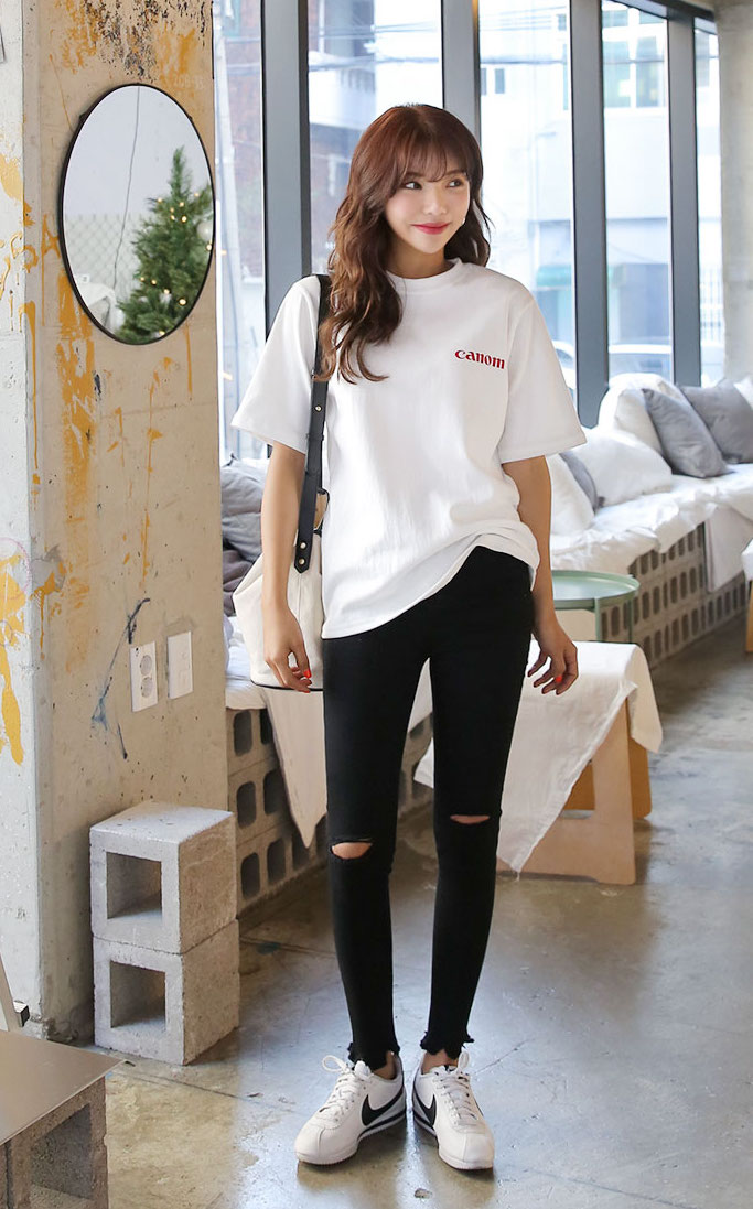 KB10086 Casual Graphic Top White