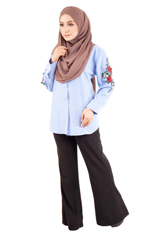 QA-400 Women Rose Embroidery Top Blue