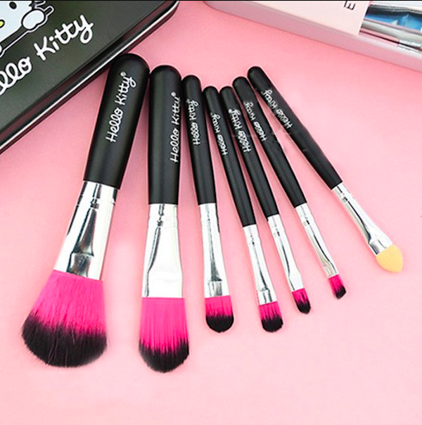 BL5019 Hello Kitty Make Up Brush With Metal Box Black