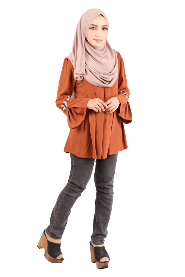 QA-424 Women Muslimah Flare Top Brown