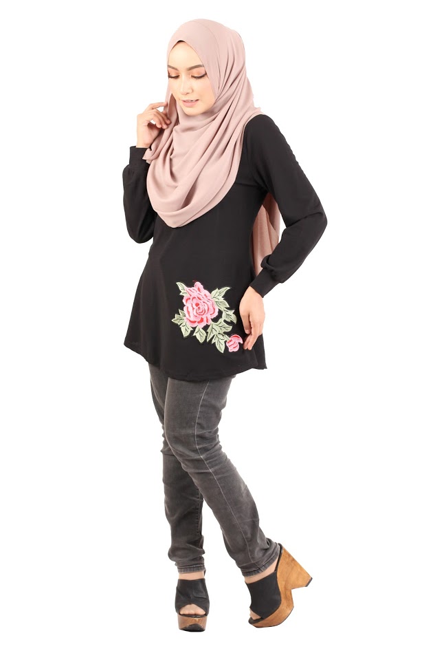 QA-434 Lovely Floral Embroidery Top Black