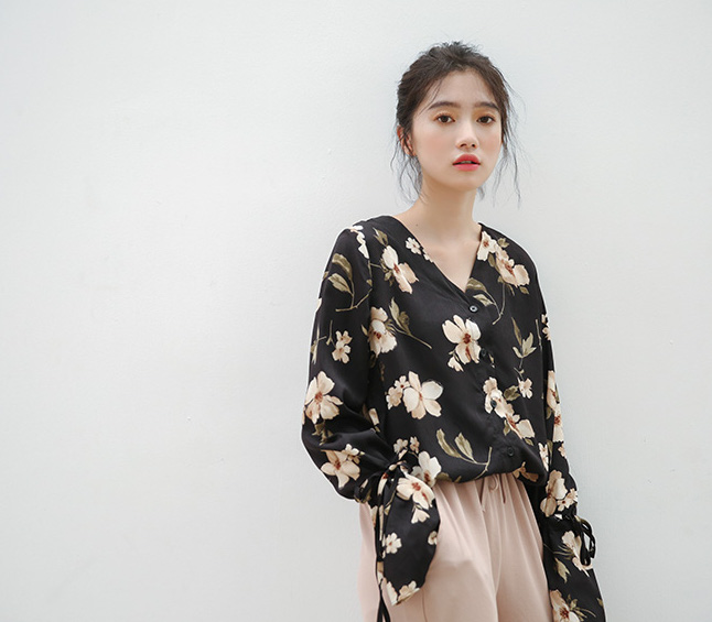 GW2247 Pretty Floral Top Black