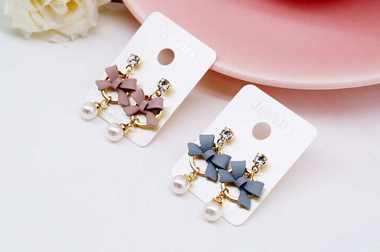 KR-041 Charming Earring Grey