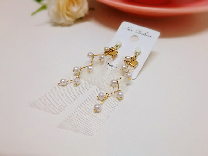 KR-062 Charming Earring White