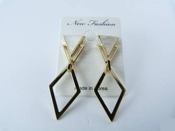 KR-106 Stylish Earring White