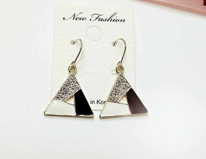 KR-111 Charming Earring As Pic