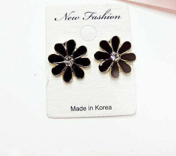 KR-122 Charming Earring Black