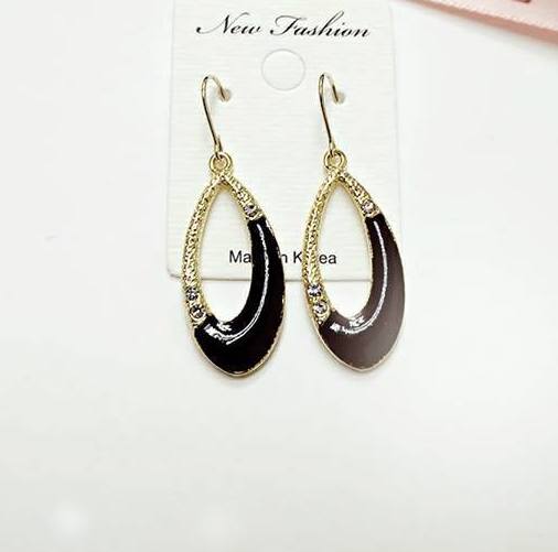 KR-136 Trendy Earring Black