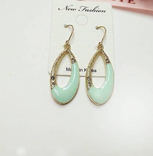 KR-136 Trendy Earring Green