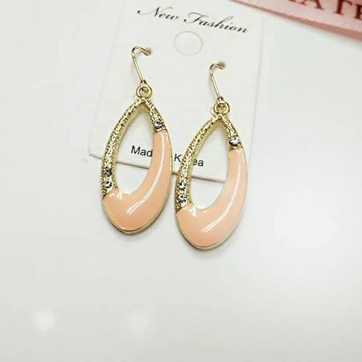 KR-136 Trendy Earring Pink