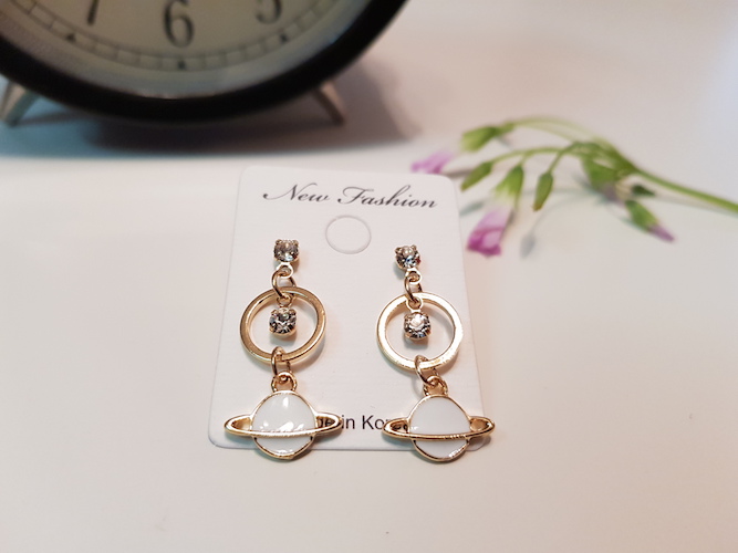 KR-067 Trendy Earring White