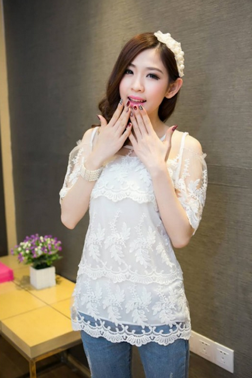 WT21721 Lovely Lace Top White