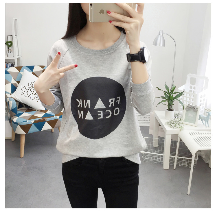 GW2284 Casual Graphic Top Grey