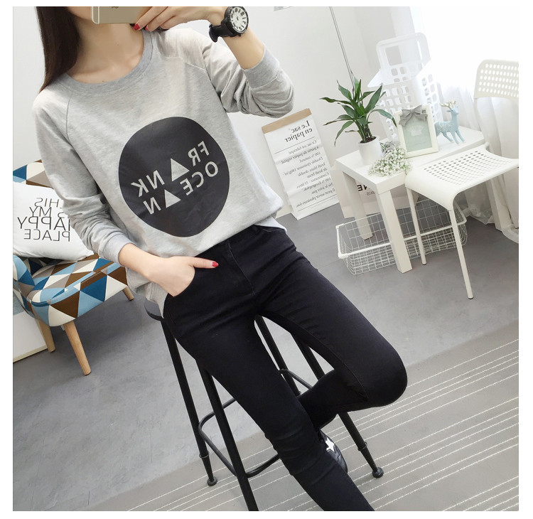 GW2284 Casual Graphic Top Grey