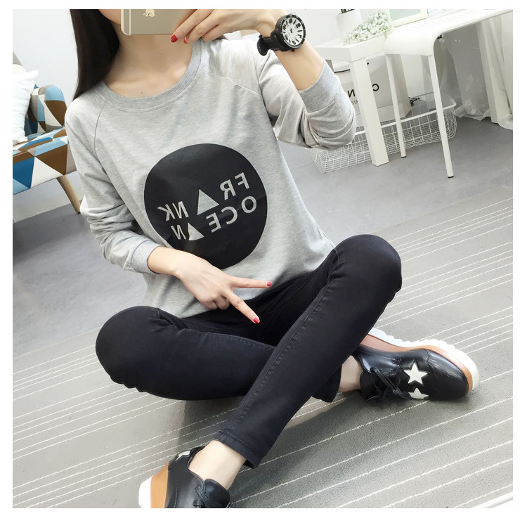 GW2284 Casual Graphic Top Grey