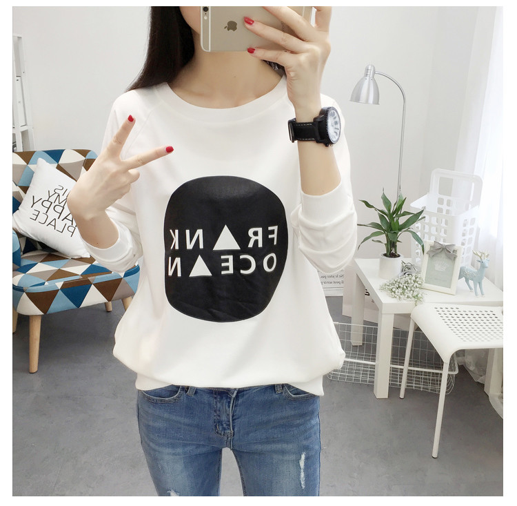 GW2284 Casual Graphic Top White