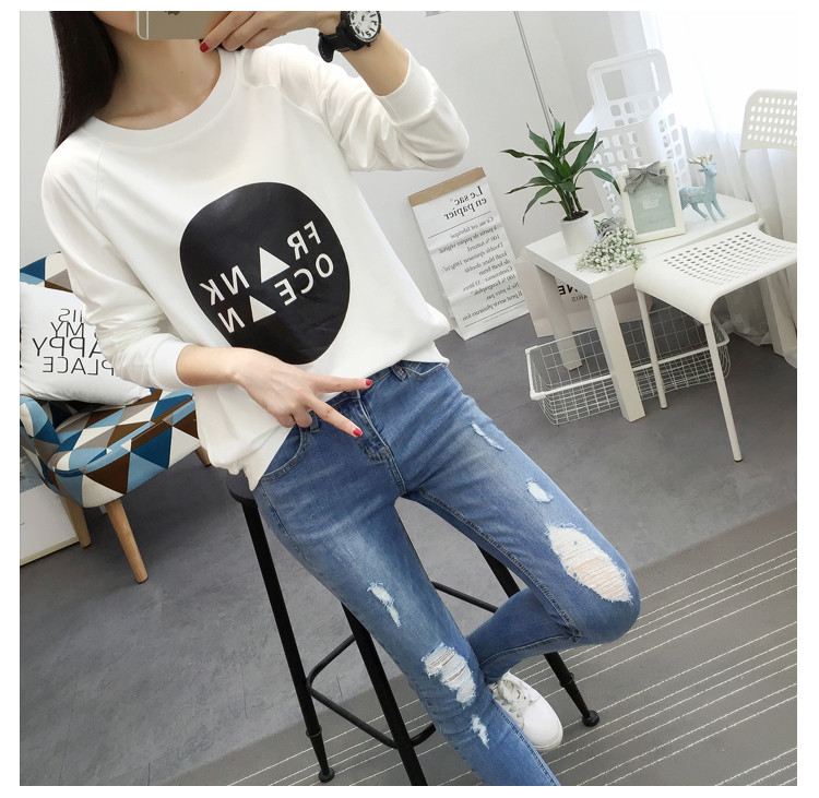 GW2284 Casual Graphic Top White