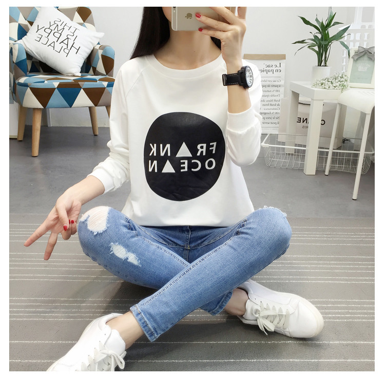 GW2284 Casual Graphic Top White