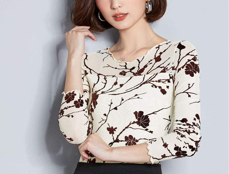 GW2309 Classic Floral Top Almond