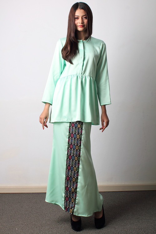 JW5042 Fashion Top & Skirt Light Green