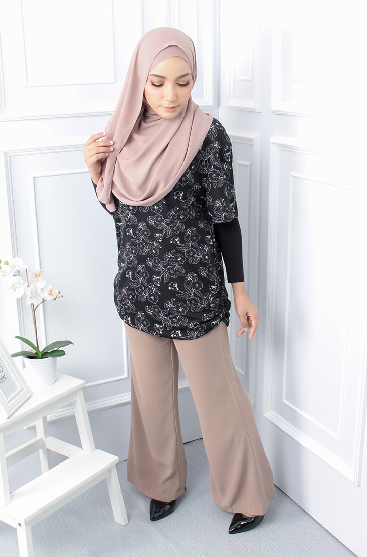 QA-559 PRINTED CASUAL TOP BLACK