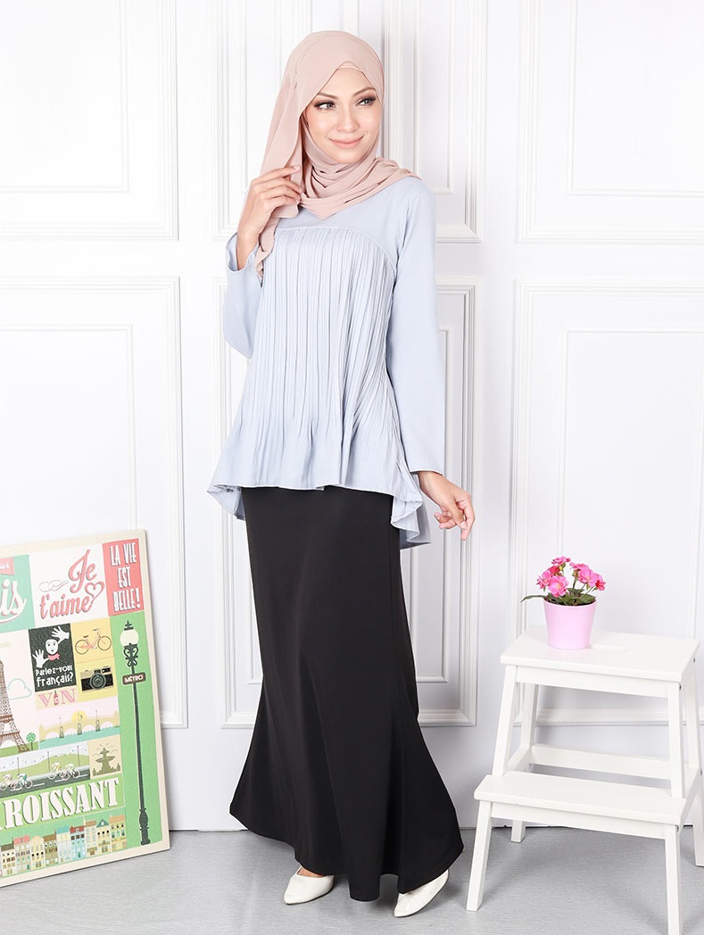 QA-582 PLEATED FLARE BLOUSE LIGHT GREY