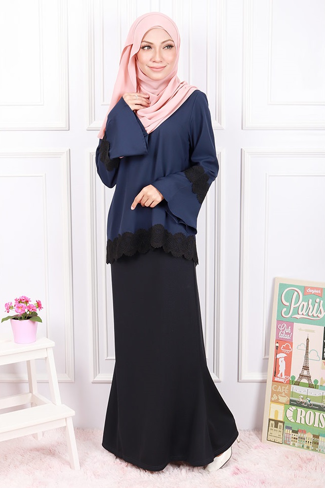 QA-596 CLASSIC LACE BLOUSE NAVY BLUE