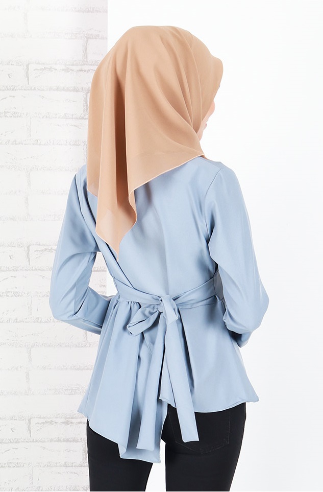 QA-655 LILY PEPLUM BLOUSE LIGHT BLUE