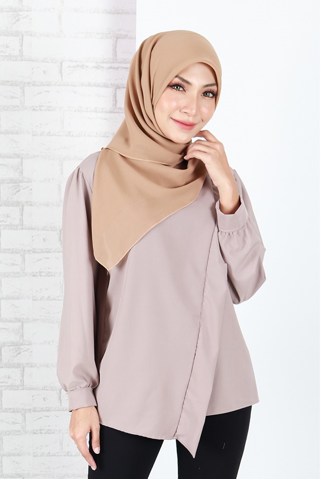 QA-656 KISTENA PLAIN BLOUSE NUDE