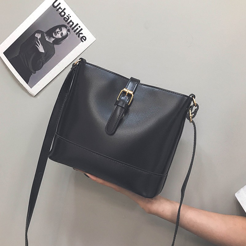 KW80523 PLAIN CROSSBODY BAG BLACK