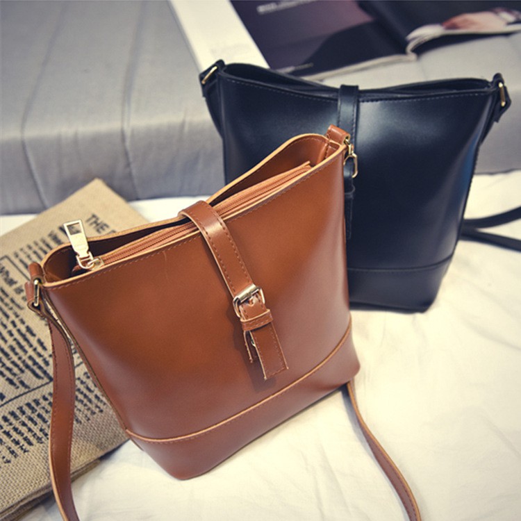 KW80523 PLAIN CROSSBODY BAG LIGHT BROWN