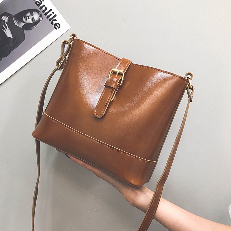 KW80523 PLAIN CROSSBODY BAG LIGHT BROWN