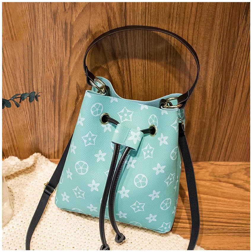 KW80584 STAR BUCKET BAG GREEN