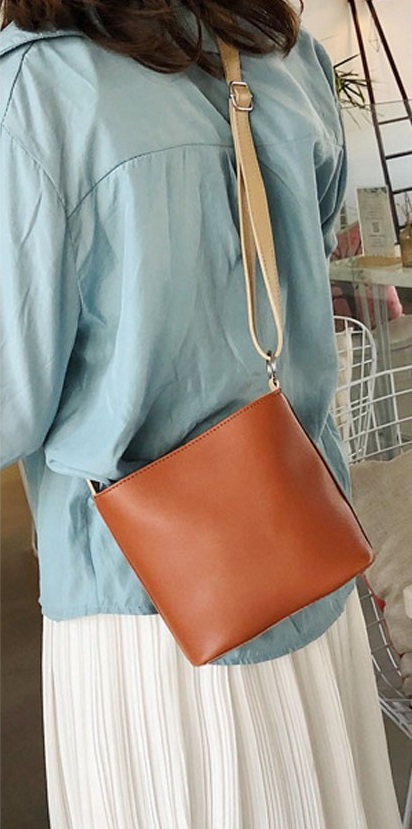 KW80606 CASUAL HANDBAG BROWN