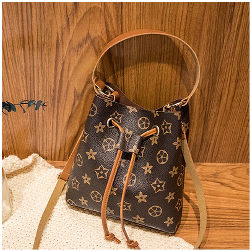 KW80828 Star Bucket Bag Brown